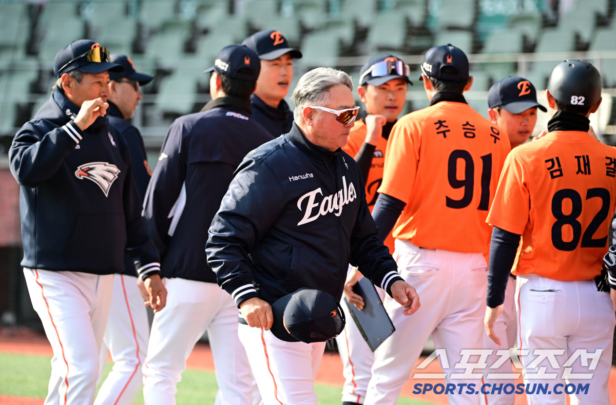 "시범경기지만…" 14억 외인 호투→'50억 FA' 침묵 끝! 한화, 투…