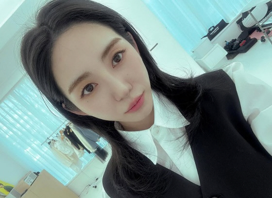 [SCin스타] 'AOA 출신' 권민아, 피부과 상담실장 됐다 "많이 찾…
