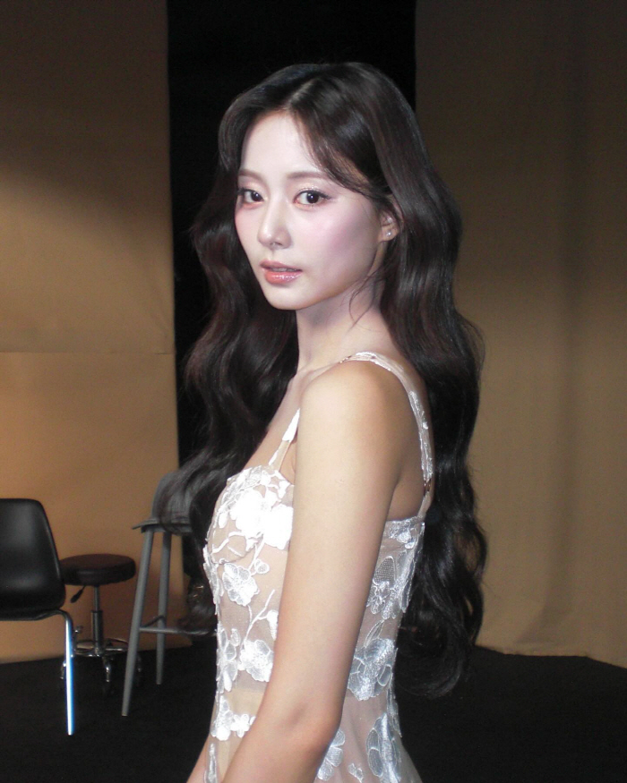 트와이스 쯔위, 시스루 착시 드레스에 깜짝.."속이 다 비치는 줄"