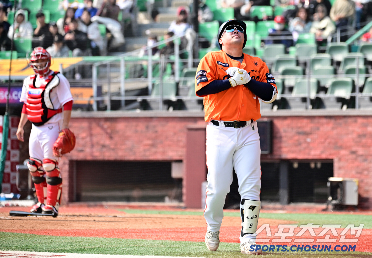 '가슴 철렁' 액땜 제대로한 안치홍, 놀란 가슴 쓸어내린 한화 이글스 […