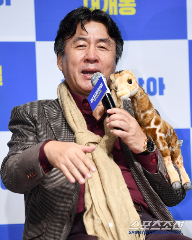 '72세' 박영규 ♥25살 연하와 4번째 결혼 "사귀면서 울어..집+차 …