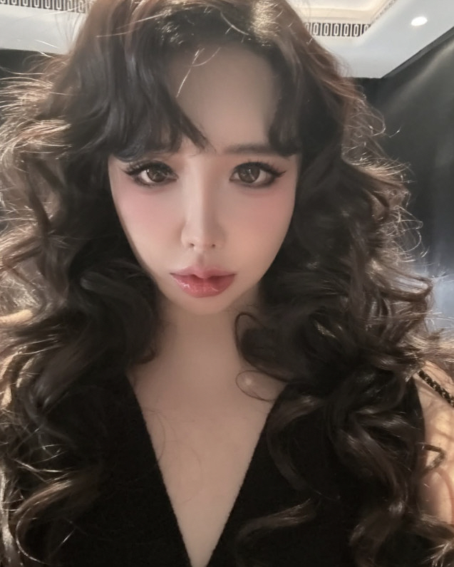'이민호 셀프 열애설' 박봄, 건강 회복했나…휴식 끝내고 또 새 계정 오픈
