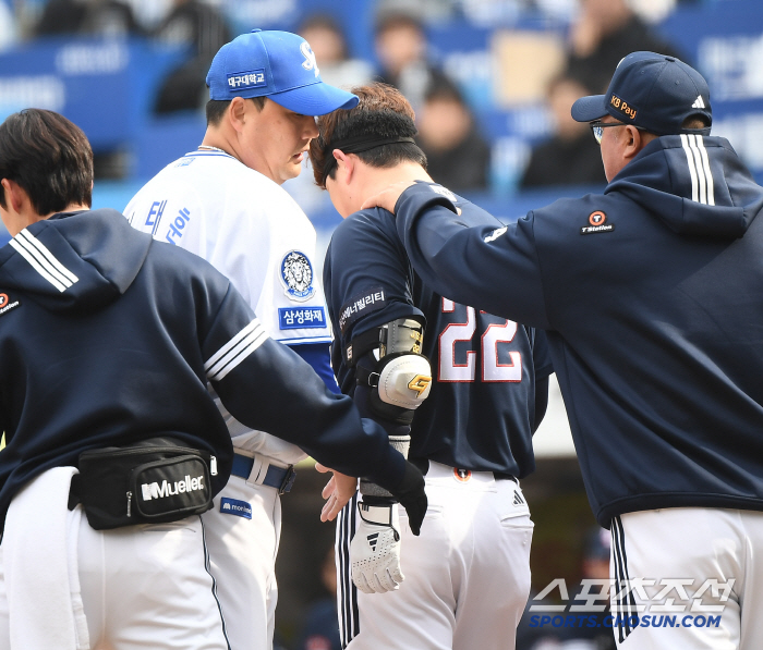'헤드샷 맞았는데 홈런까지 쳤다’ 그런데 모두 무관심...백업 포수에게 …
