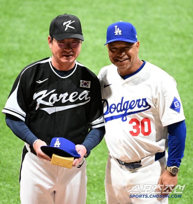 '충격! 나 혼자만 레벨업 현실판' 돌버츠→최고명장, LA다저스 로버츠 …
