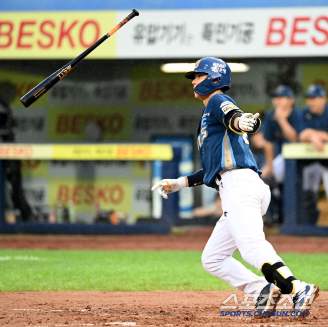 "KBO 4대 유망주" 美평가 현실로? 사령탑의 쇠고집→2G 연속 홈런 …