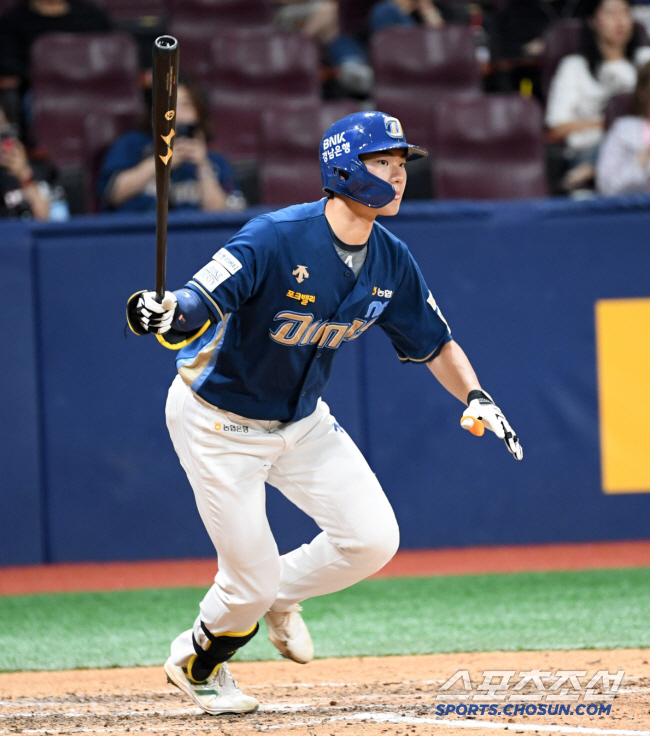 "KBO 4대 유망주" 美평가 현실로? 사령탑의 쇠고집→2G 연속 홈런 …