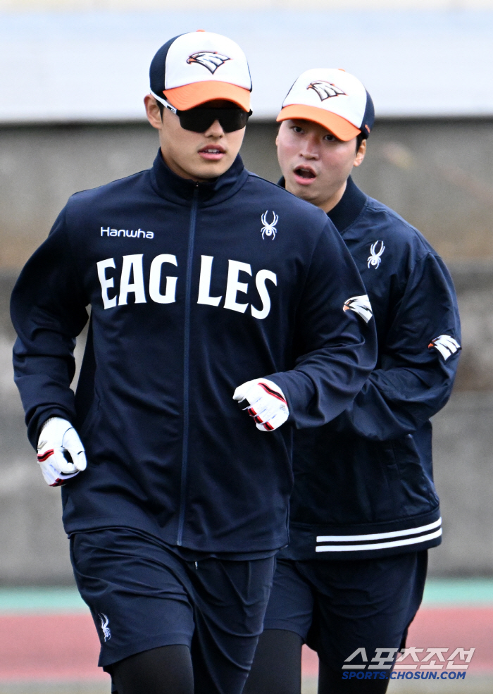 "문동주 오늘 나옵니다"…벌써 150㎞ 넘게 찍었다! 5선발 복귀 플랜,…