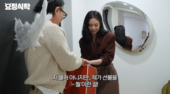 '영앤리치' 제니, '100만 원 명품컵'이 집들이 선물…현빈♥손예진 반…