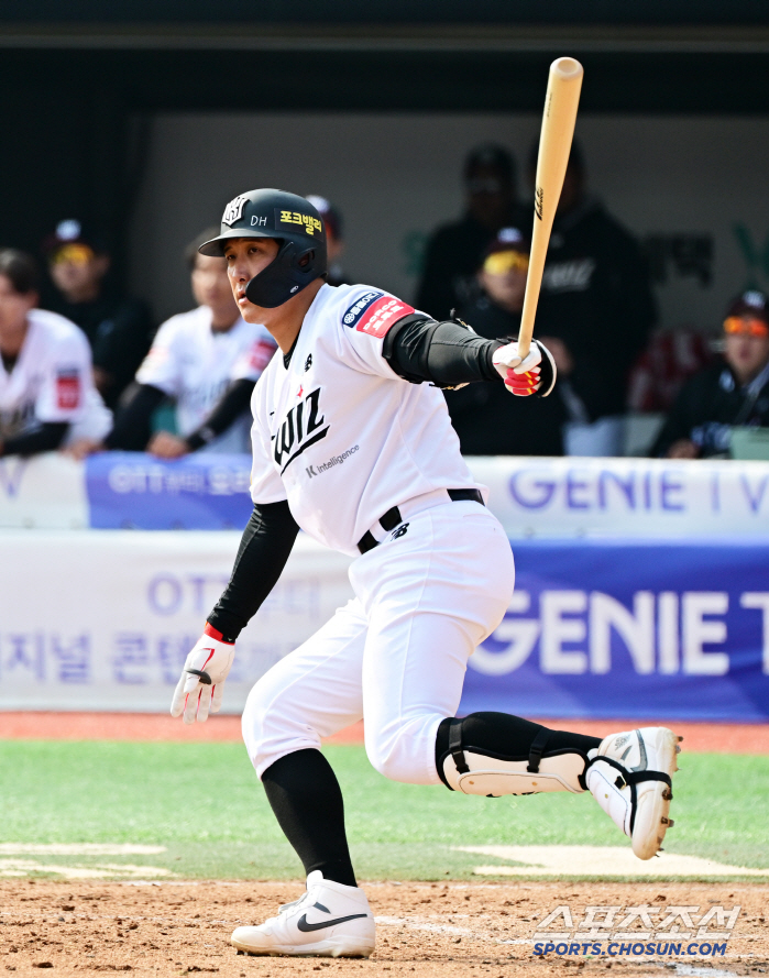 내가 백업이라니.. 황재균 분노의 대포, 110m 홈런포 쾅! 무력시위