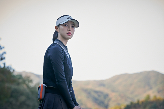 '은교' 감독이 발굴하고 하정우가 알아봤다…신예 강해림, 눈부신 활약 예고('로비')
