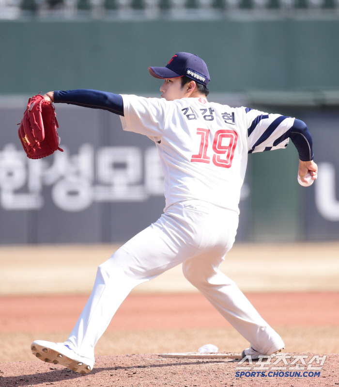 손호영 결승타-김원중 세이브. 3대2 승리 김태형 감독 "동점에서 김강현…