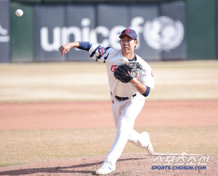 '롯데 2R 신인의 배짱투.' 1,3루 KS MVP에게 146km 한복판…