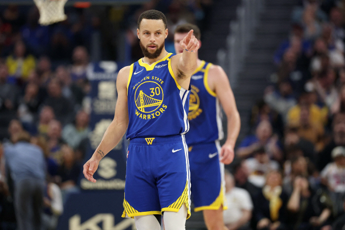 개인통산 2만5000득점 금자탑 스테판 커리. 40세, NBA 역대 톱 …