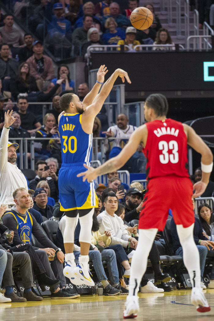개인통산 2만5000득점 금자탑 스테판 커리. 40세, NBA 역대 톱 …