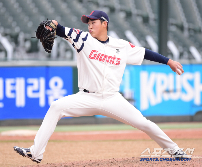 롯데가 '멘탈갑'을 뽑았다. 최고 141km 전체 4순위 신인의 선전포고…