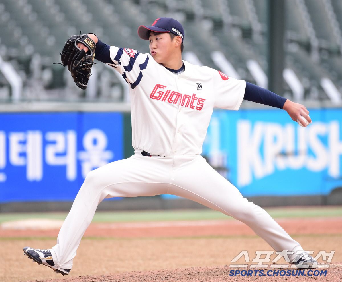 롯데가 '멘탈갑'을 뽑았다. 최고 141km 전체 4순위 신인의 선전포고…