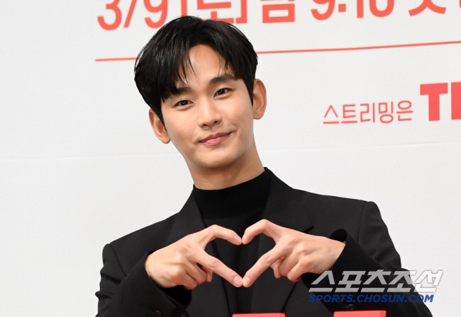 [공식] 故김새론 유족 주장 속..김수현 '넉오프' 촬영中 "제발회·공개일 미정"