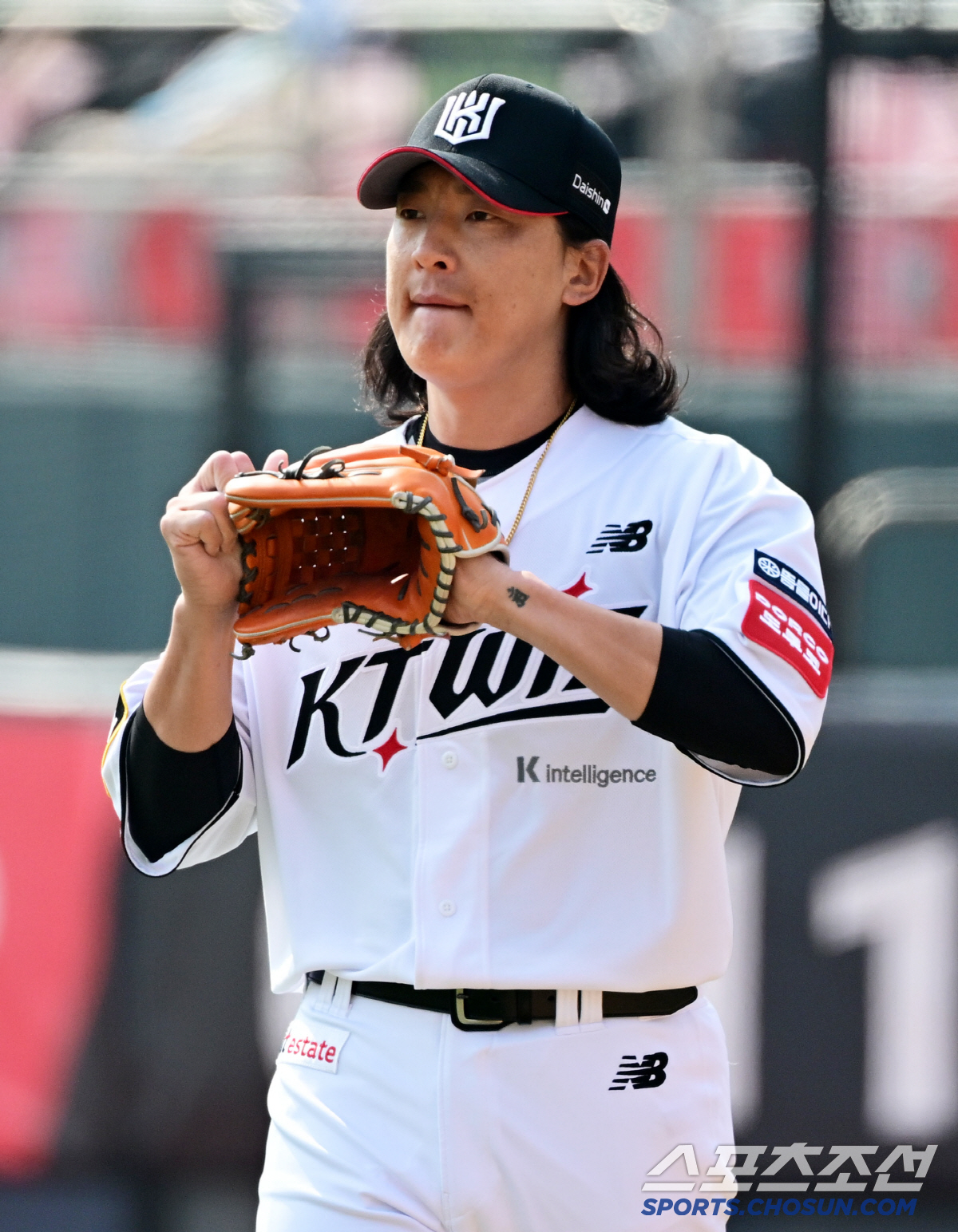 방출 투수를 '필승조' 만든 흑마법 → 안영명·이보근·유원상 살려낸 강철…