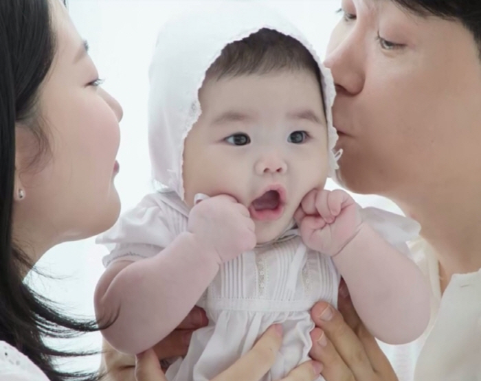 '친형 고소' 박수홍, 마침내 되찾은 가족 의미..♥김다예+딸과 감격의 …