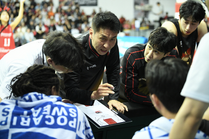 '당신의 감독은 안녕하신가요' KBL 정규리그 막판 치열한 순위 싸움, …