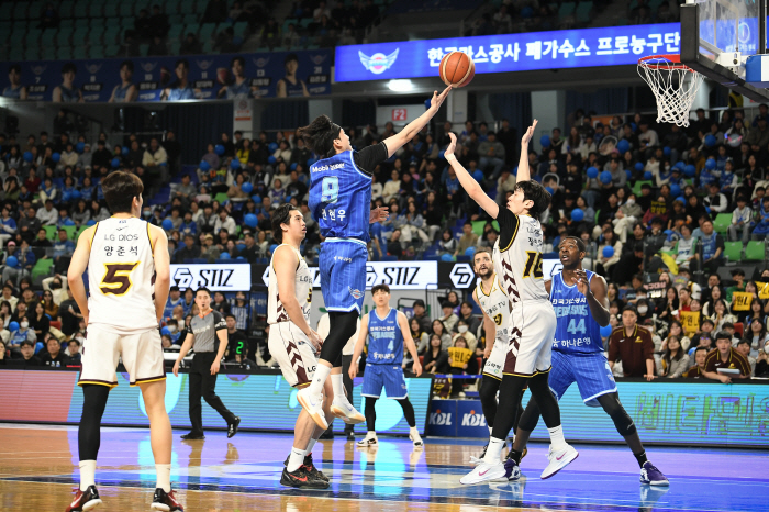 '당신의 감독은 안녕하신가요' KBL 정규리그 막판 치열한 순위 싸움, …