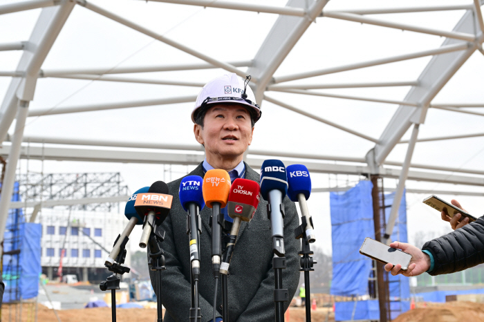 [현장인터뷰]잔디 관리, 축구협회 발 벗고 나선다…정몽규 회장 "천안NF…