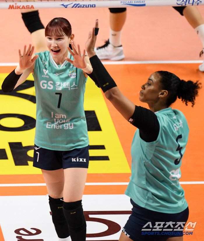 '악!' 무릎 감싸쥔 안혜진, 긴 부상+재활 이겨냈는데…또 쓰러졌다 '아찔' [김천포커스]