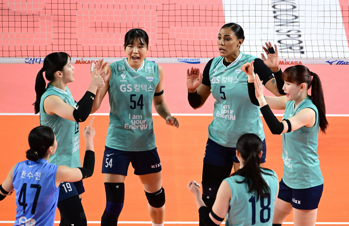 '악!' 무릎 감싸쥔 안혜진, 긴 부상+재활 이겨냈는데…또 쓰러졌다 '아…