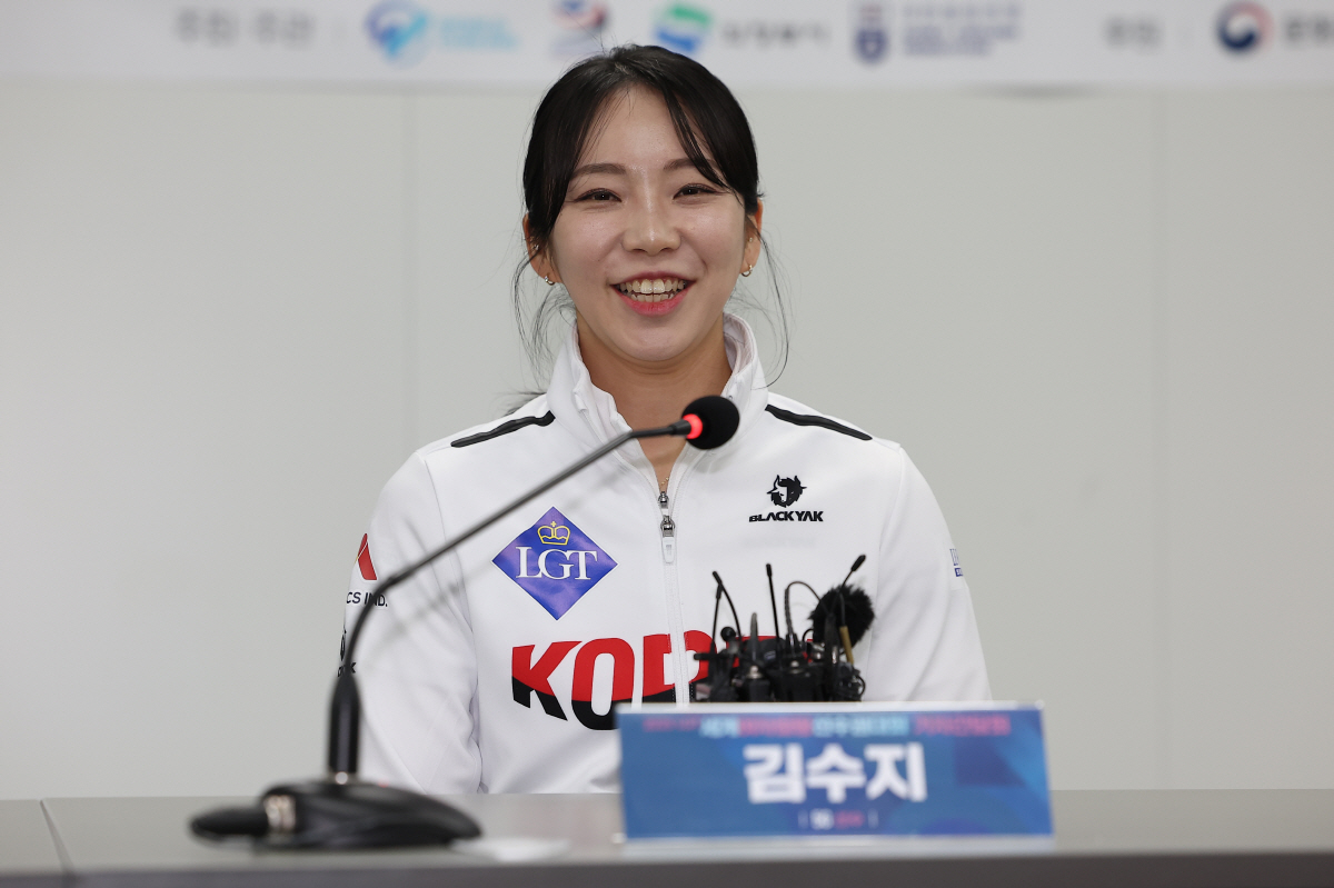'亞 정상 우뚝!' 韓 여자 컬링 경기도청 "홈에서 열리는 세계선수권, …