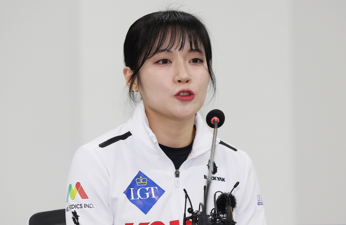 '亞 정상 우뚝!' 韓 여자 컬링 경기도청 "홈에서 열리는 세계선수권, …