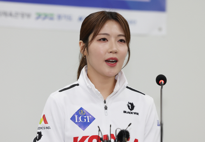 '亞 정상 우뚝!' 韓 여자 컬링 경기도청 "홈에서 열리는 세계선수권, …