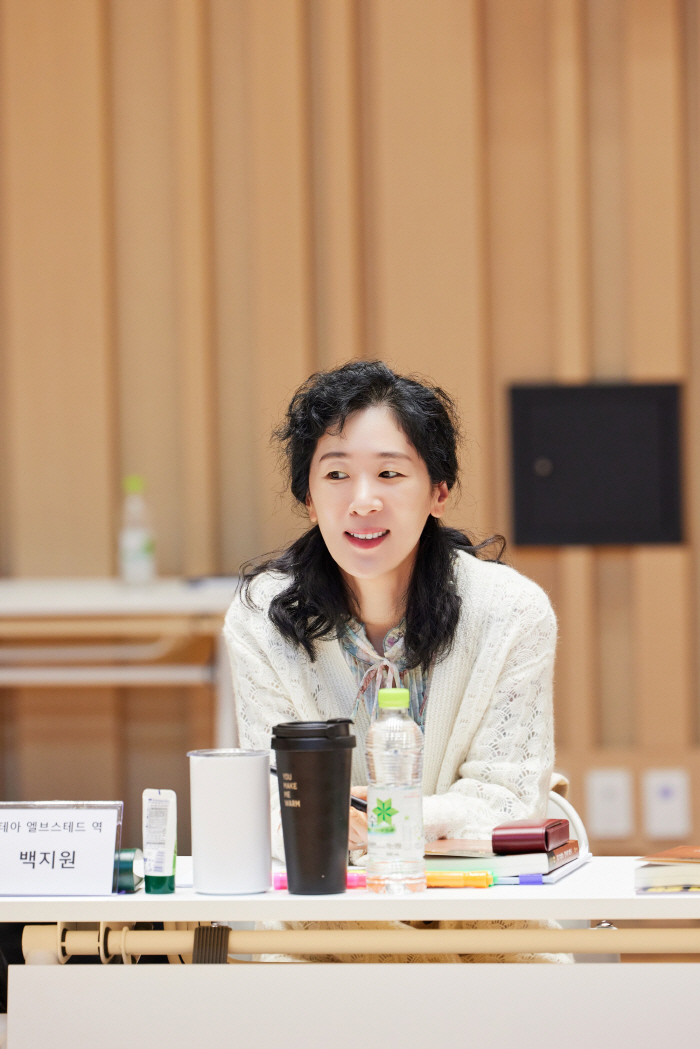 이영애 연극 '헤다 가블러' 베일 벗었다..첫 리딩 열정 현장 공개