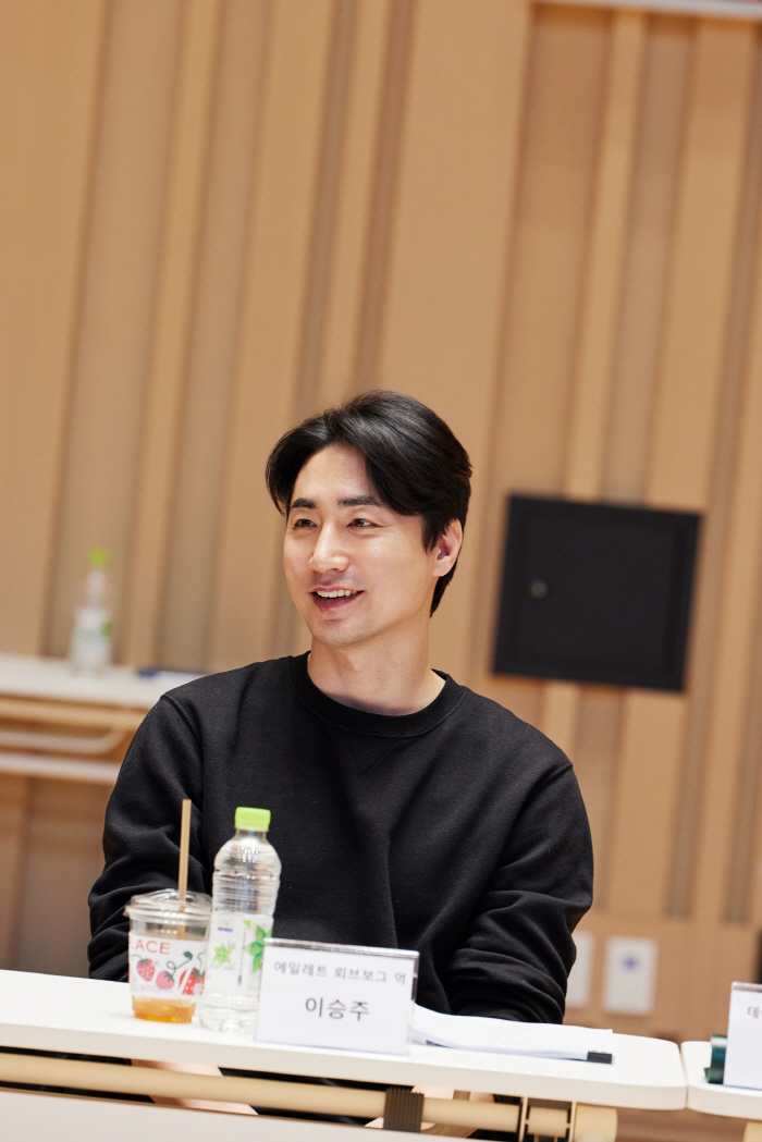 이영애 연극 '헤다 가블러' 베일 벗었다..첫 리딩 열정 현장 공개