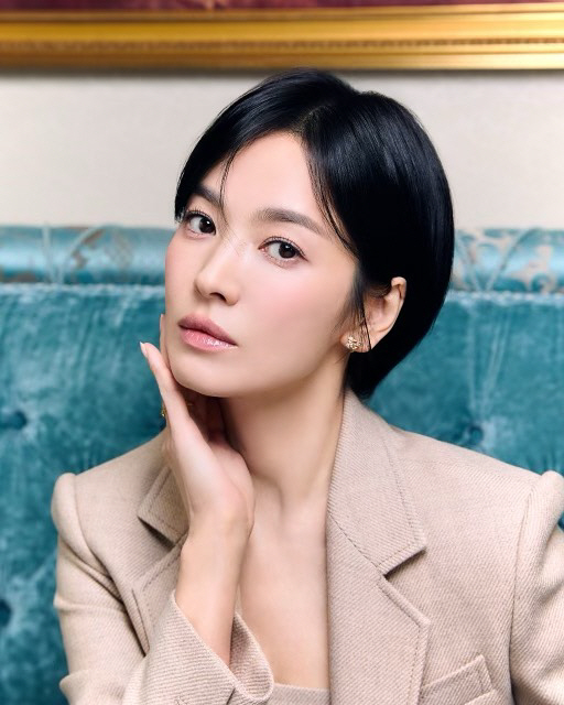 송혜교, 숏커트도 완벽히 소화..'얼빡샷'도 굴욕 1도없는 미모