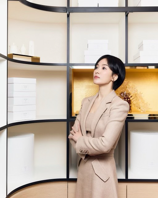 송혜교, 숏커트도 완벽히 소화..'얼빡샷'도 굴욕 1도없는 미모