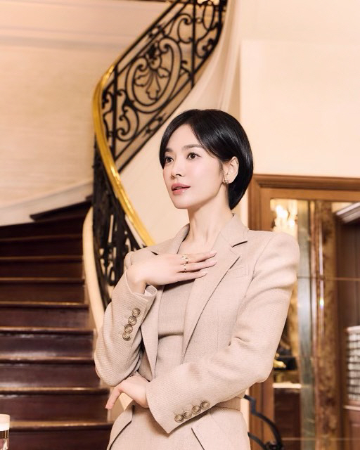 송혜교, 숏커트도 완벽히 소화..'얼빡샷'도 굴욕 1도없는 미모