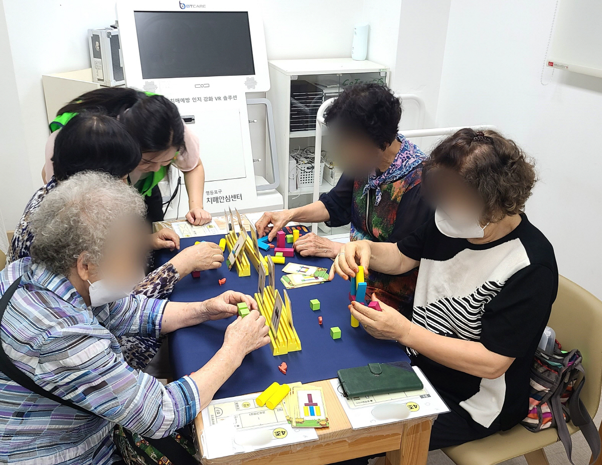 초고령화로 치매 인구 100만명 시대 '성큼'…시니어 인지기능 강화 프로…