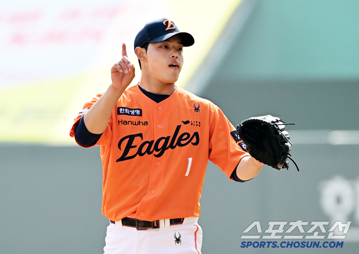 "기대하지 말라 했는데…" 문동주, 6개월만의 실전서 '159㎞' 씽씽투…
