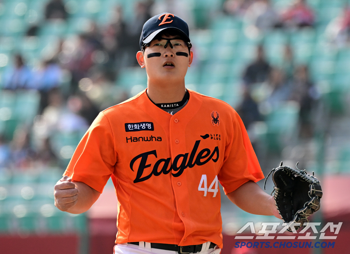 "기대하지 말라 했는데…" 문동주, 6개월만의 실전서 '159㎞' 씽씽투…