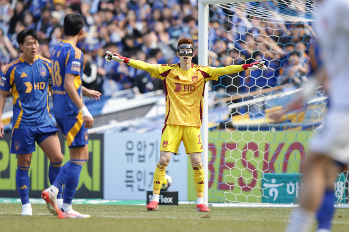 "4경기 단 1실점→'마스크' 조현우 복귀" 울산, 수원FC 상대 4연승…