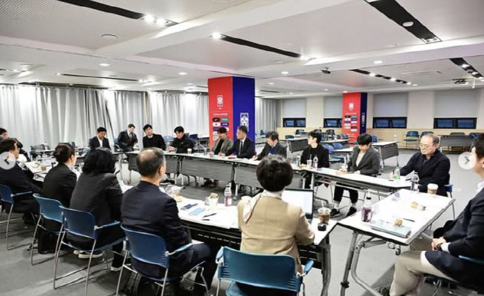 '천안서 급상경'정몽규 회장의 여자축구 깜짝 간담회,소통 행보의 시작 "…