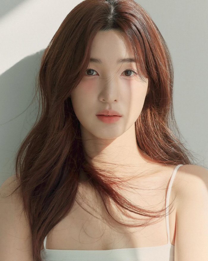 율희, 이혼 후 파격 '숏컷' 변신...연기자 데뷔 앞두고 확 달라졌다
