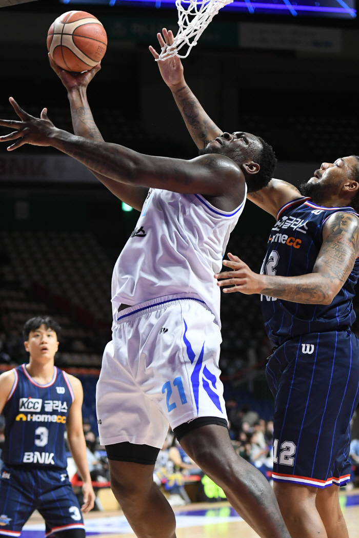 [현장분석] KCC 더블팀, 트리플 팀. 삼성 코번의 괴력. 34P-13R. KCC 11연패 수렁 