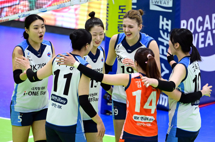 2위 지키기 쉽지 않네…IBK기업은행, 갈 길 바쁜 현대건설 발목 잡았다→4위 탈환