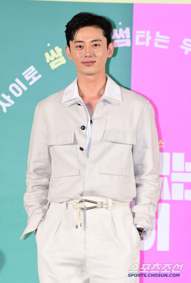 "거짓말들이 이젠 버거워" 이지훈, 새벽에 무슨일? 의미심장 SNS글