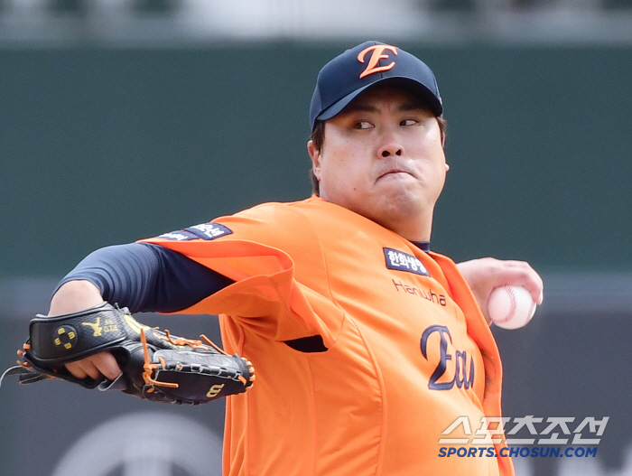 류현진도 깜짝 놀랐다! ML 78승 '비결' 전수…갑자기 찾아온 23세 …
