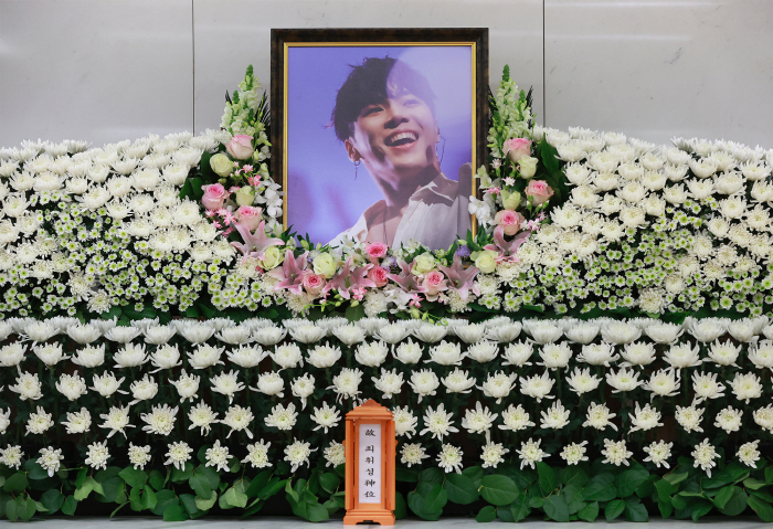 [SC이슈]에이미, 故 휘성에 과거 앙금 풀고…"내가 밉다, 행복하게 가…
