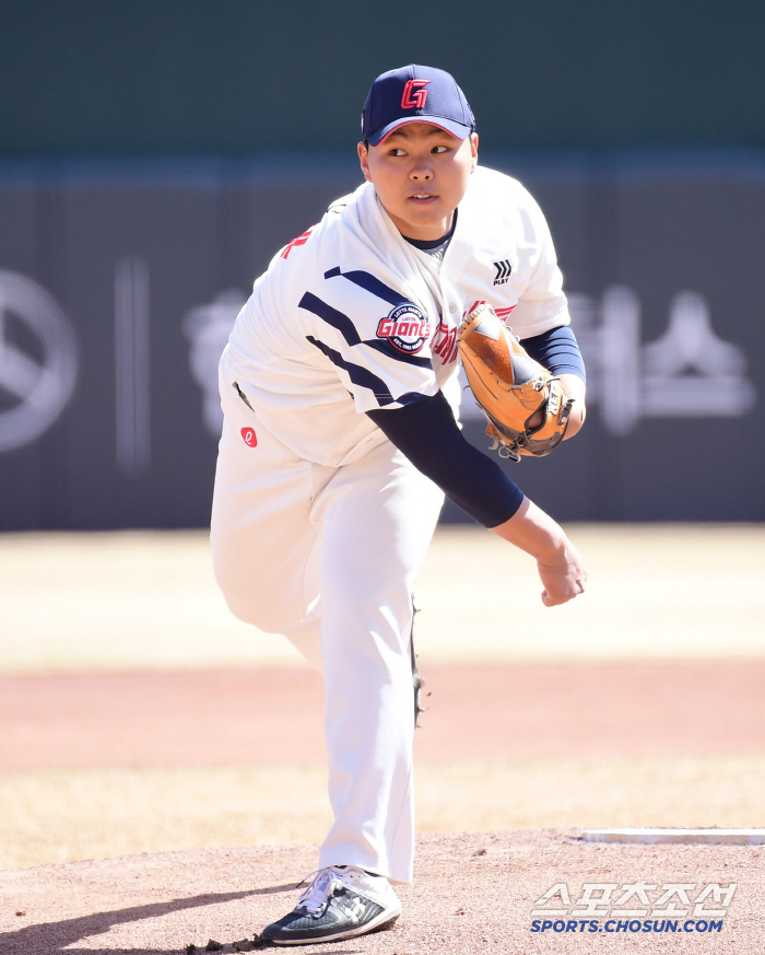 5선발 경쟁 안 끝났다? 김태형 감독 마음 바뀔까…박진, 한화전 '3이닝 무실점' 쾌투 [부산포커스]