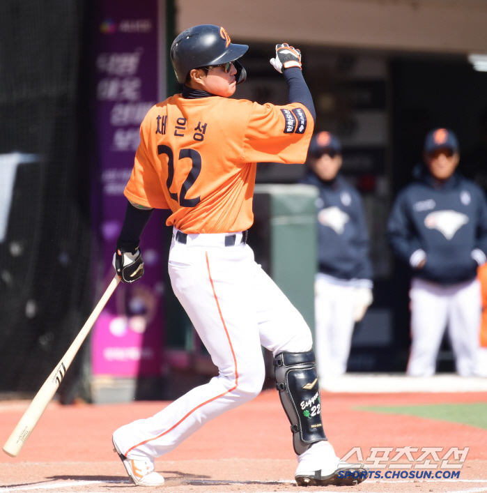 '90억→72억→78억' 한화 FA 3인방 승리 합작! 2시간30분만에 2대0 롯데 제압…사직벌 주홍빛 물결 [부산리뷰]