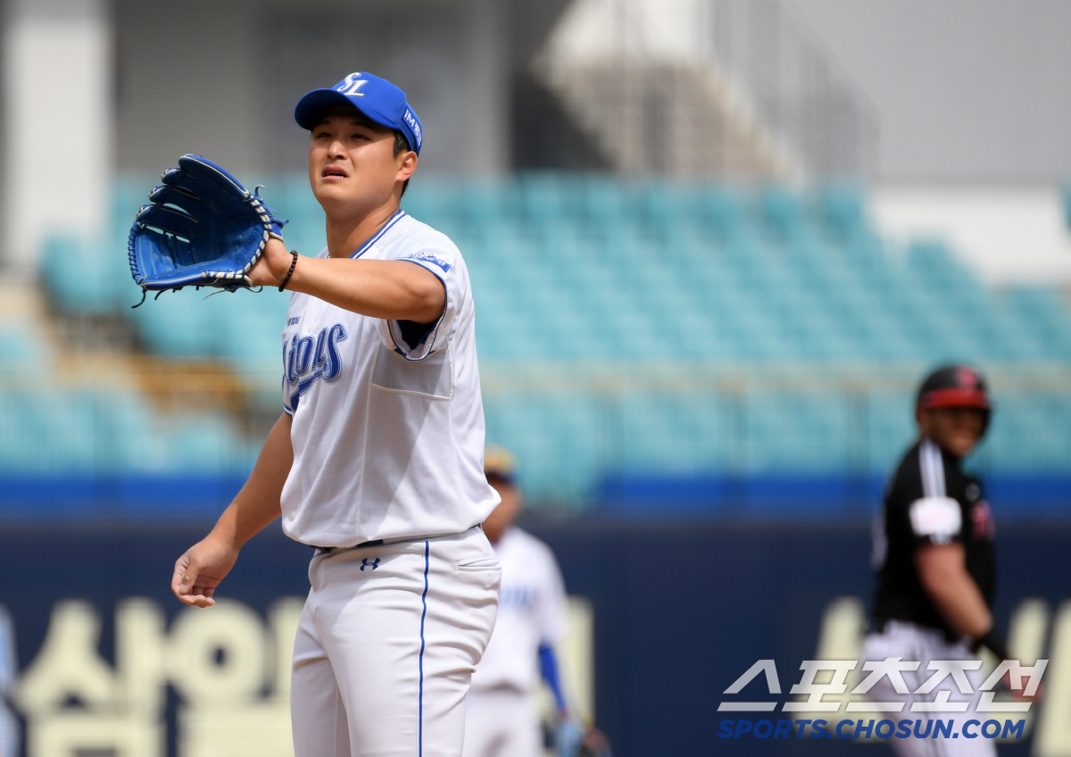 인간 ABS 홍창기 삼진 잡고 좋았는데...3회까지 완벽투 펼치다 4회 …